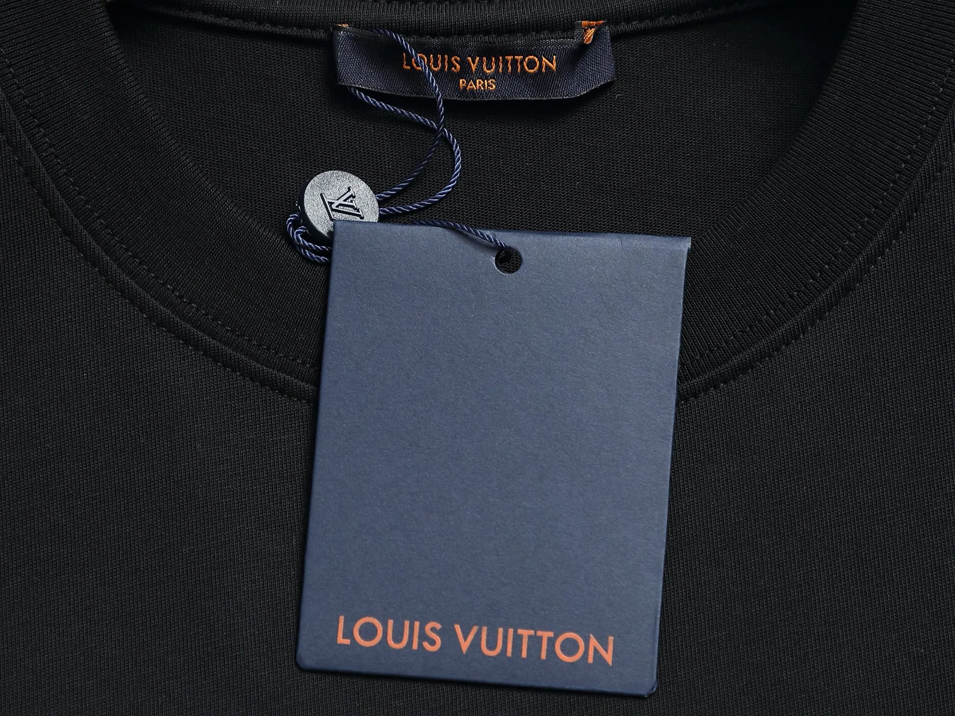 🅿️170 LV Louis Vuitton 25ss spring and summer printed short T series -1v Yayoi Kusama series pumpkin 🎃 pattern round neck short-sleeved T-shirt made of 32-count double yarn pure cotton 240g, washed at high temperature, will not shrink or fade. Comfortable to the touch, super texture❤️ Back-stitched cuff design, yellow back-mark embellishment, and a full set of accessories. A must-have for trendy men and trendy women, the classic drop-shoulder slightly wide version is available exclusively from stock!         ⚠️Only make high quality products, reject junk goods!  -Color: White Black -Size: XS S M L -Crowd: Unisex